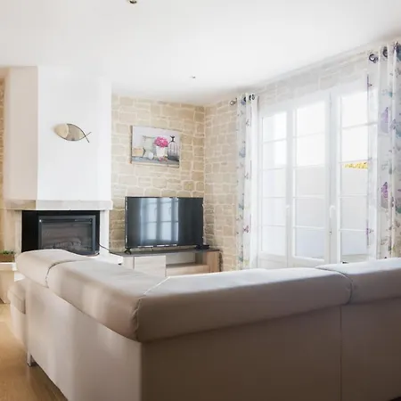 Hébergement de vacances Acacias Belle Maison Avec Piscine Chauffée, Et Sauna *