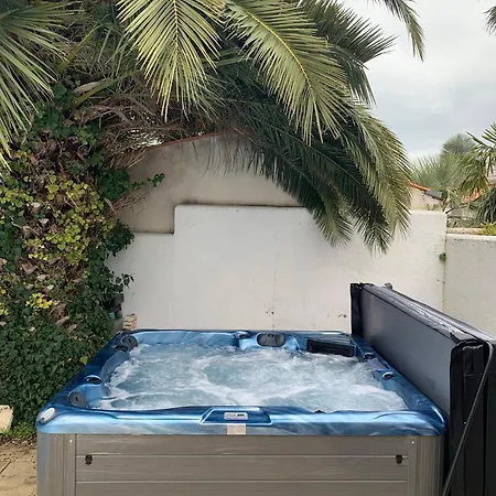 Acacias Belle Maison Avec Piscine Chauffée, Et Sauna Hébergement de vacances *