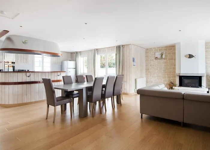 Acacias Belle Maison Avec Piscine Chauffee, Et Sauna