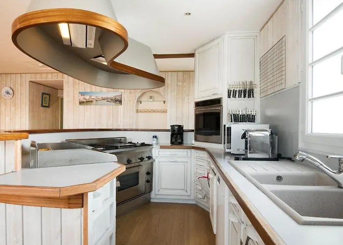 Acacias Belle Maison Avec Piscine Chauffee, Et Sauna 度假居 *