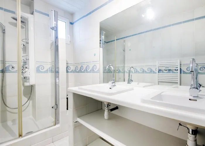 Acacias Belle Maison Avec Piscine Chauffee, Et Sauna